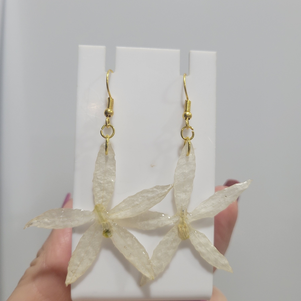 Elegant Gold and Cream Floral Earrings
